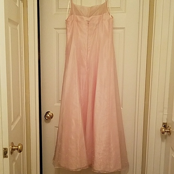 Plush pink gown and shall - Picture 2 of 6